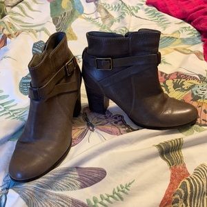 Cole haan gray leather booties size 7